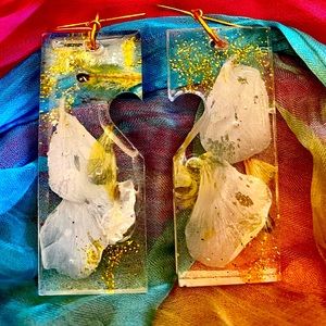 Handmade pressed flower resin earrings